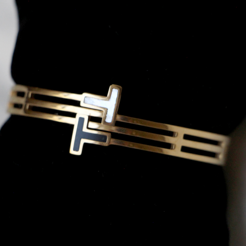 Pulsera T